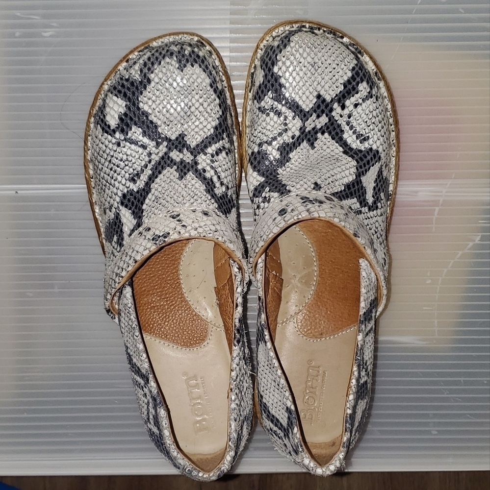 BORN snakeskin print clogs - Picture 1 of 10